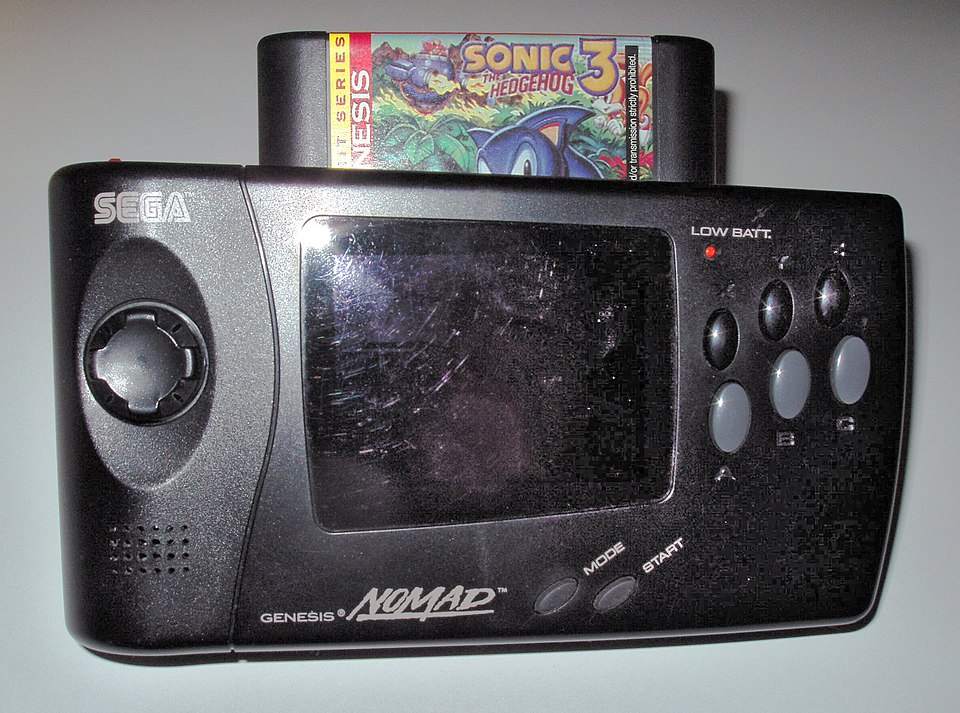 Sega Nomad avec cartouche Sonic the Hedgehog 3 insérée
