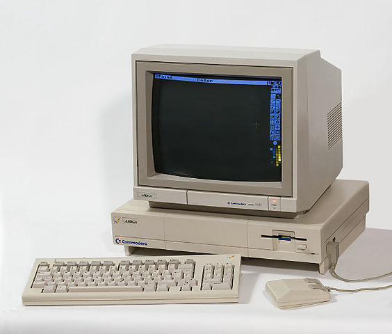 Amiga 1000 (sorti en juillet 1985)