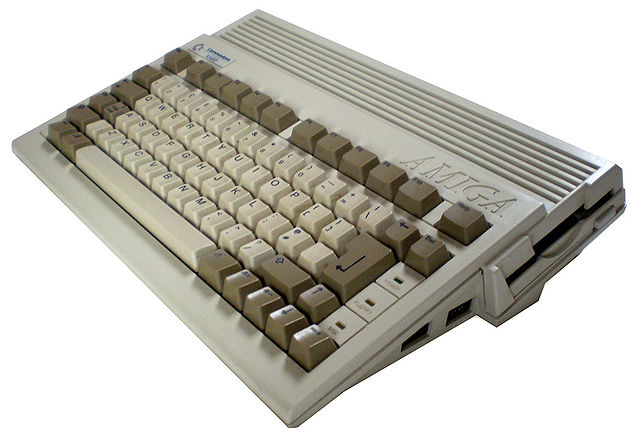 Amiga 600 (sorti en mars 1992)