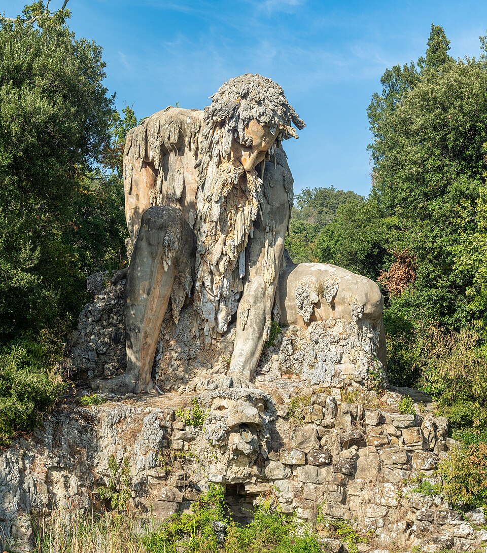 Le géant, sculpté dans la pierre, témoigne du savoir-faire exceptionnel et du travail minutieux des artistes du XVIe siècle