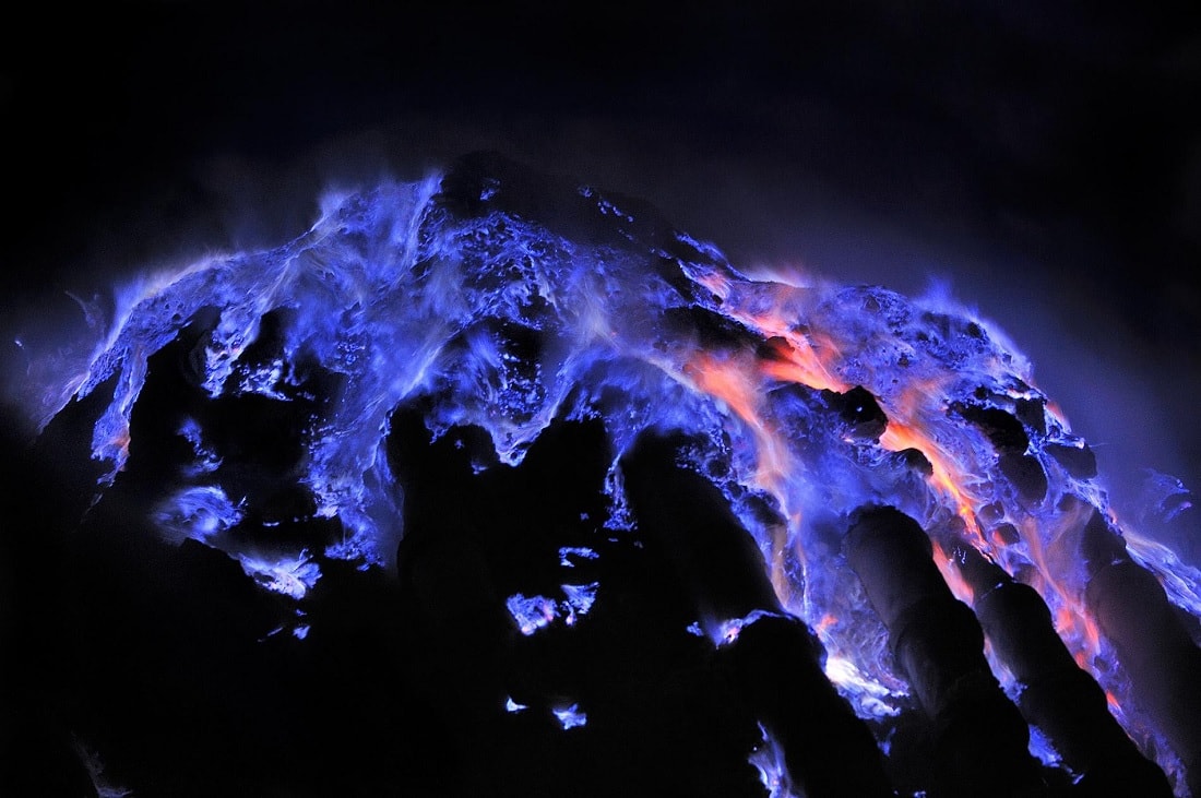 Kawah Ijen : Le mystère du volcan indonésien à la lave bleue